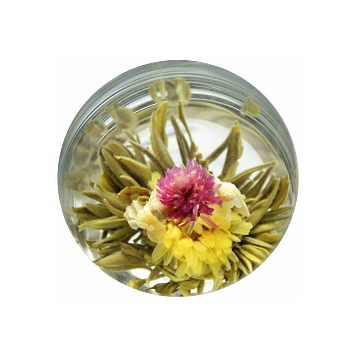 Набір в'язаного китайського чаю Шен Пуер "Перлина Дракона". Вид чайної перлини після розкривання у скляному бокалі. Вид зверху.